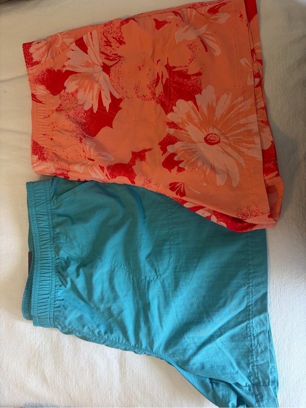 Columbia Women's Turquoise and Coral Floral Athletic Shorts